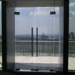 pintu tempered glass